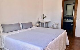 Charming 1 Bedroom Suite With Shared Kitchen Next To Puerto Banus